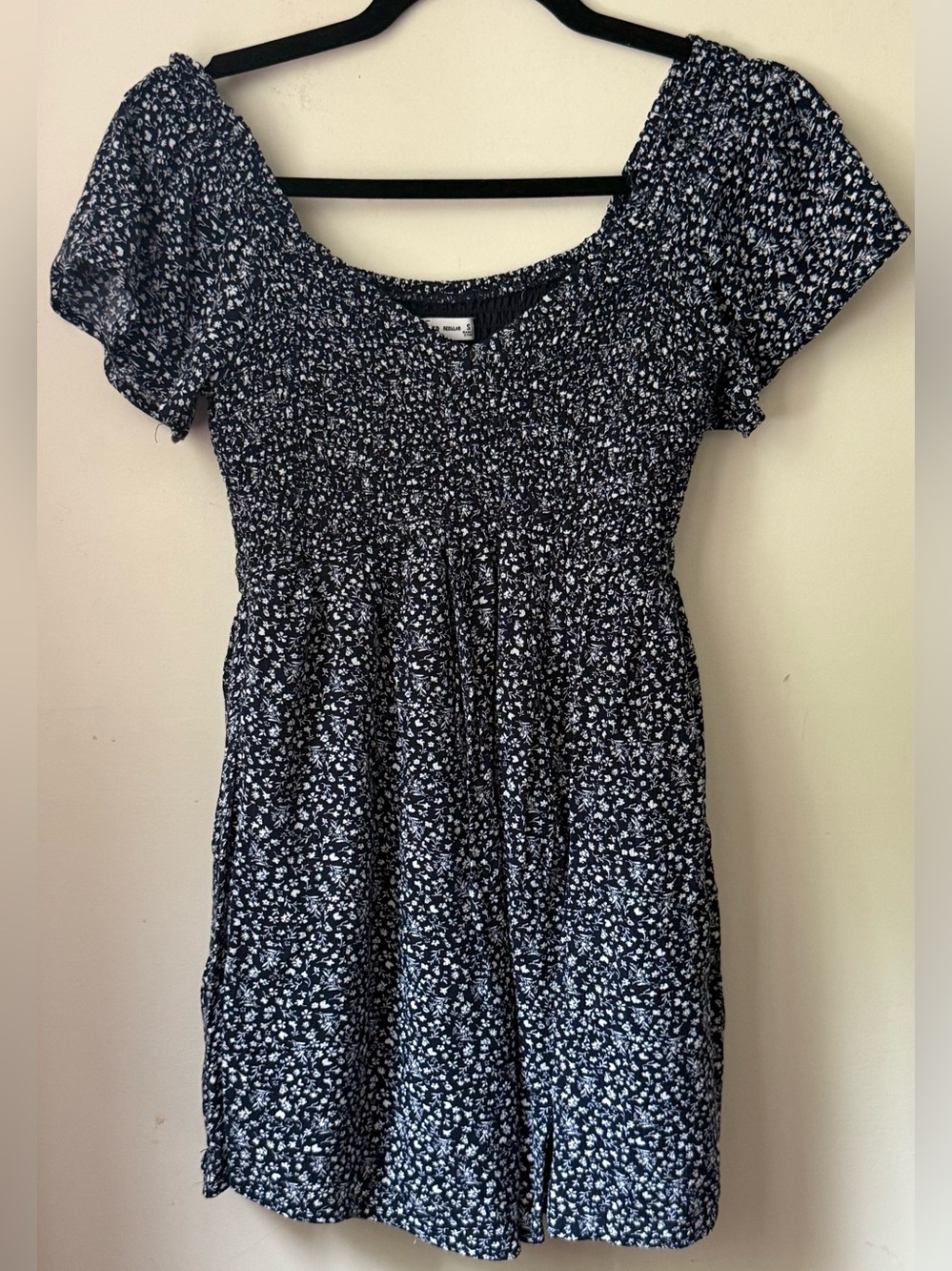 Hollister Navy and White Floral Romper Size Small